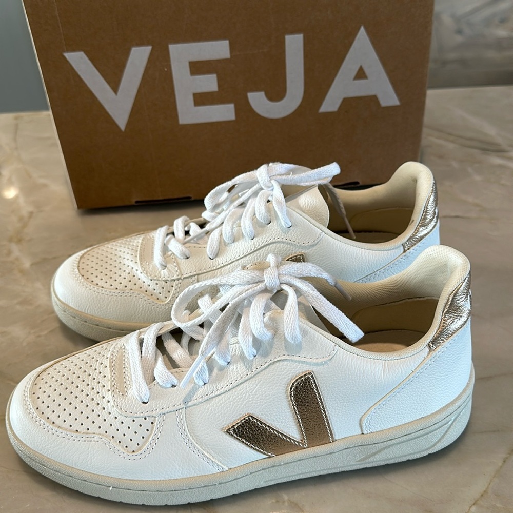 VEJA V-10 Bicolor Metallic Low-Top Sneakers Size 9